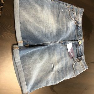 Everit Shorts with Rolled Hem